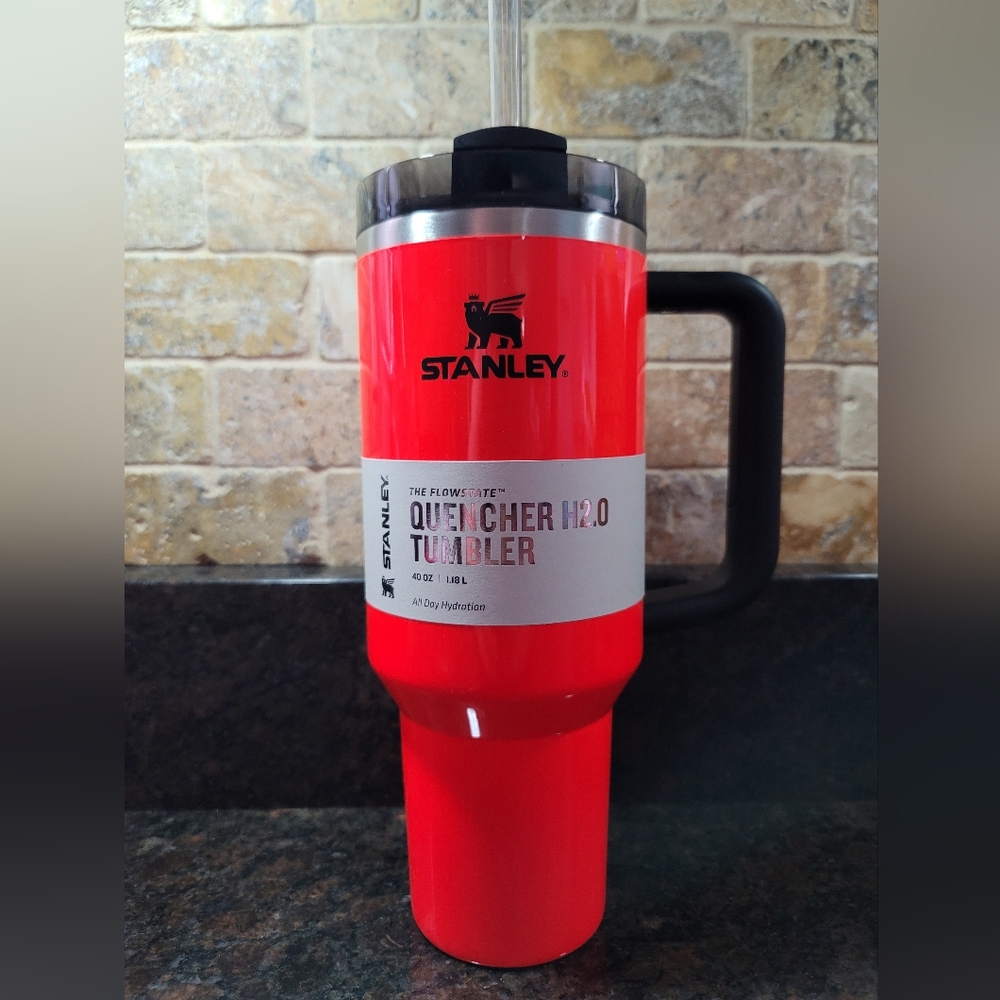 Stanley Neon Orange Quencher H2.0 Mug with Handle